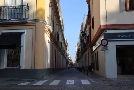 Calle San Vicente desde la Plaza del Museo.