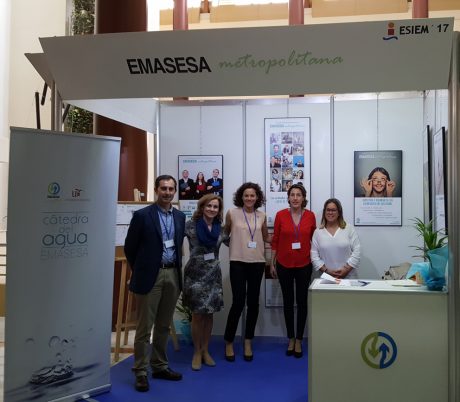 Técnicos de EMASESA en el stand de ESIEM 2017