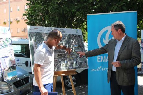 El Alcalde de Sevilla y el Coordinador de obras de EMASESA presentan a los vecinos los proyectos de mejora en la red de EMASESA en el Distrito Sur