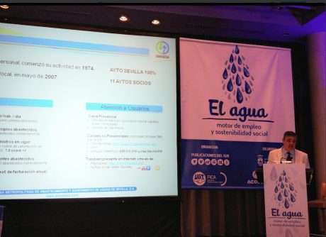 El Director Financiero y Comercial de EMASESA, Joaquín García Romero en su intervención en la Jornada ´El Agua, motor de empleo y sostenibilidad social´